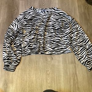 Brand new condition vintage looking crop top